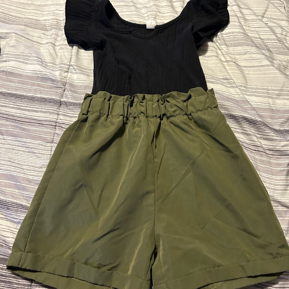 Kids SHEIN Black & green romper